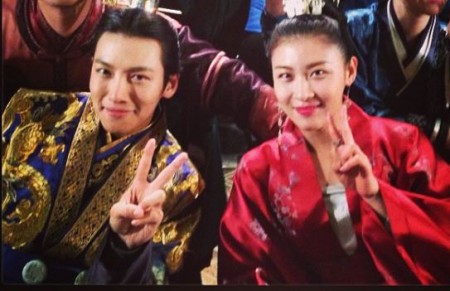 Ji Chang-Wook with Ha Ji Won during the shooting of Empress Ki